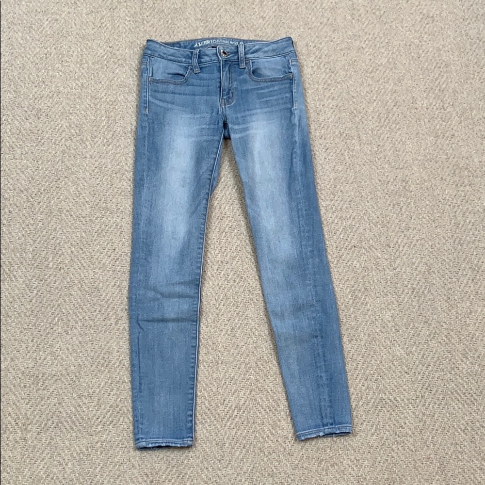 American Eagle Woman’s Light Wash Skinny Jeans